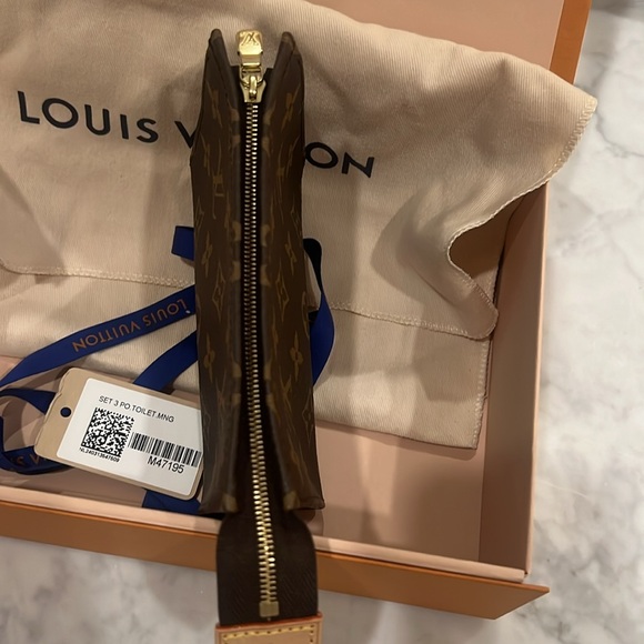 Louis Vuitton Toiletry Pouch 15 - Picture 3 of 6